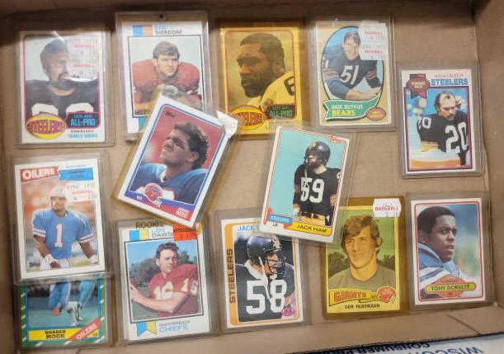 TRAY OF VINTAGE FOOTBALL CARDS
