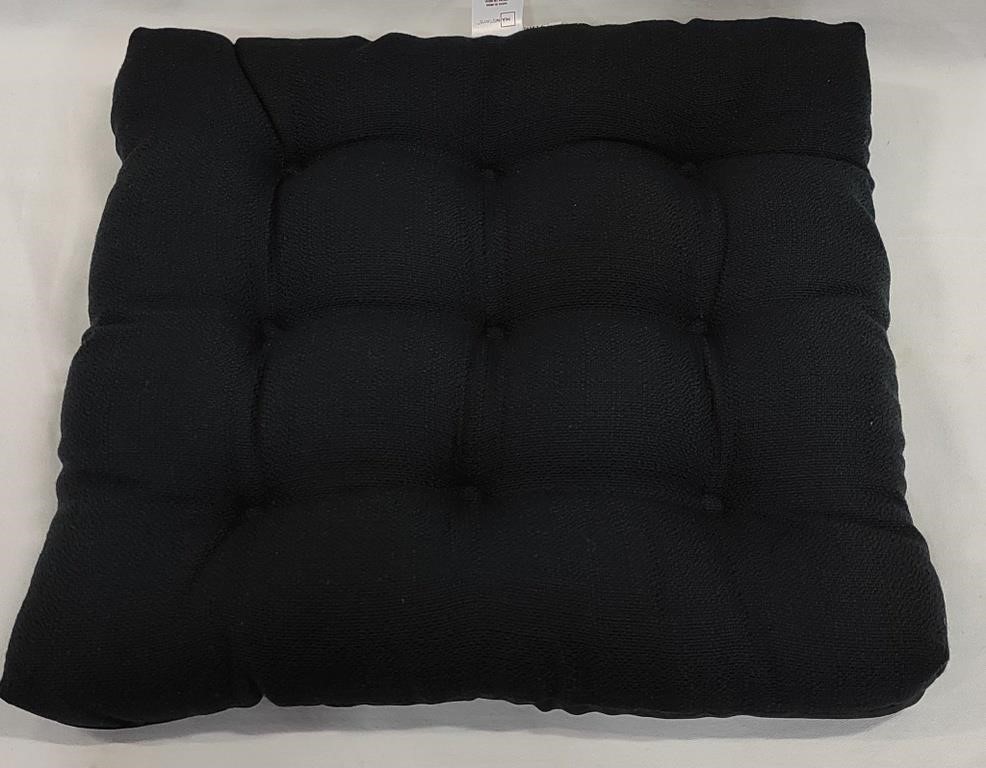 P2249  Mainstays Chair Cushion, Rich Black, 15.5"