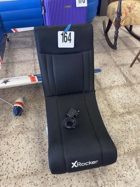 X-ROCKER GAMING CHAIR W/ CHARGER