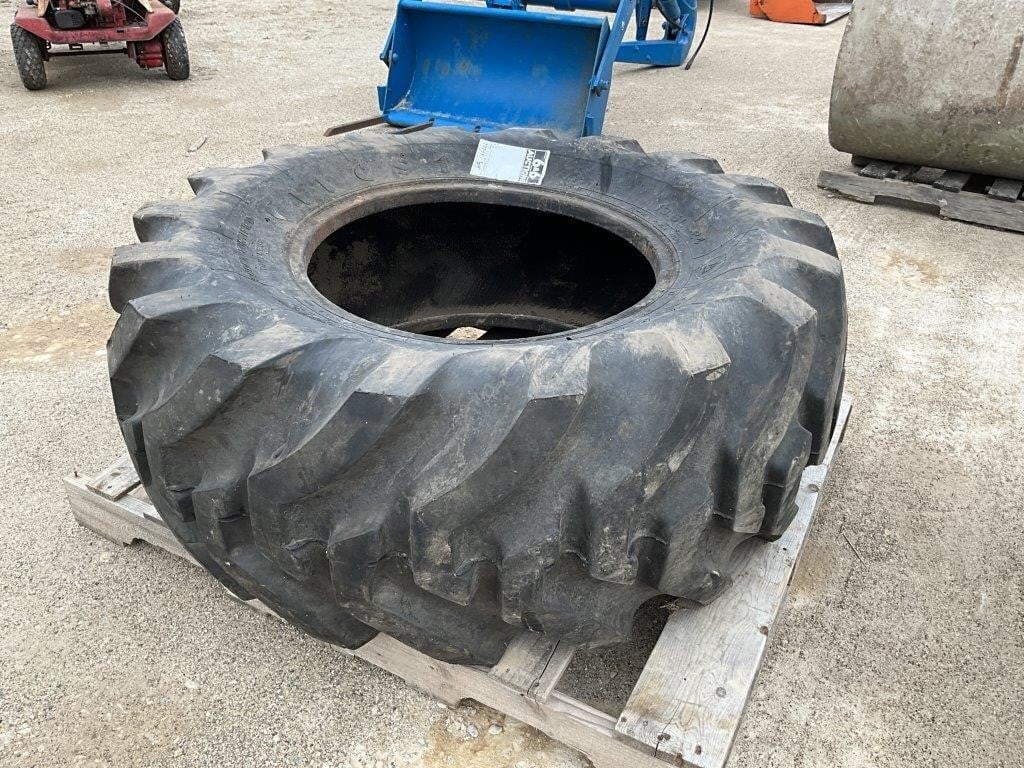 19.5x24 Backhoe Tire