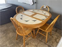 42" RD. TILETOP TABLE W/ 4 CHAIRS & BUILT-IN LEAF