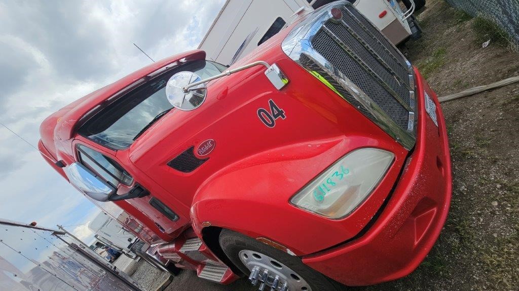 2012 Peterbilt 587 Red