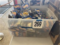 TOTE OF 115 HOT WHEELS