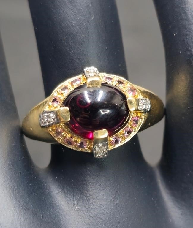 14k Gold & Garnet Dias & Small Diamond Ring