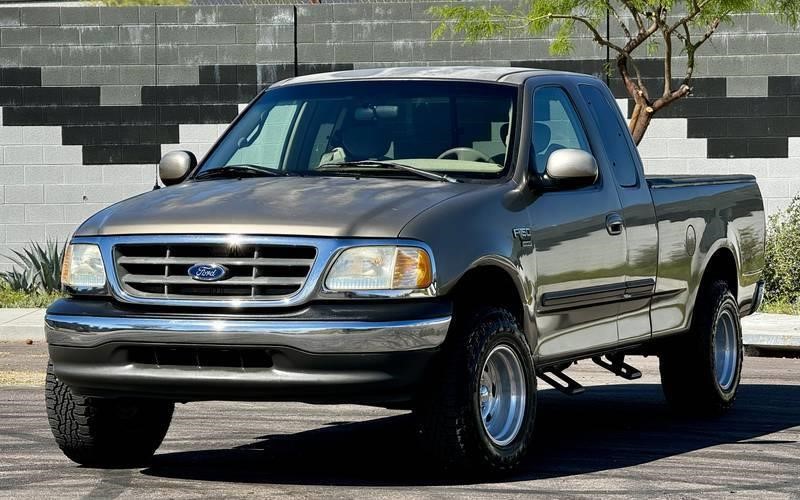 2002 Ford F-150 XLT Extended Cab Pickup Truck