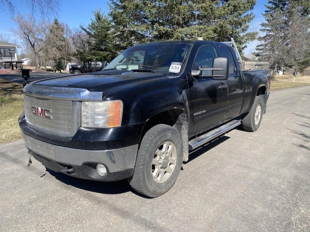 2012 GMC 2500 HD 4 x 4 Extended Cab