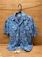 Vintage Hilo Hattie Hawaiian shirt size medium