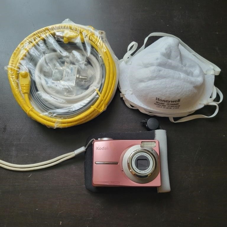 Kodak Easy Share 8.2 M.P. Camera, Masks & Cables