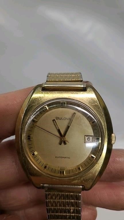 Vintage Bulova gold Tone Swiss Wristwatch