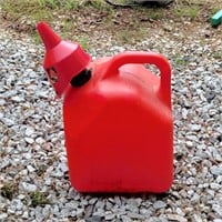5 Gallon Gas Can & Funnel