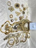 35 pieces costume jewelry