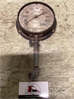 Des Moines Iowa pressure gauge