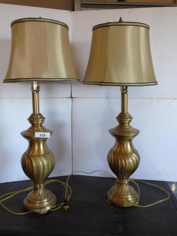 2 Dimable Lamps w 2 sets of shades