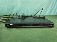 Panasonic blu ray dvd player with cords powers on