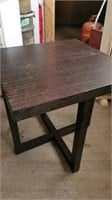 Heavy accent end table
