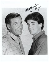 Friends sitcom Matthew Perry signed photo