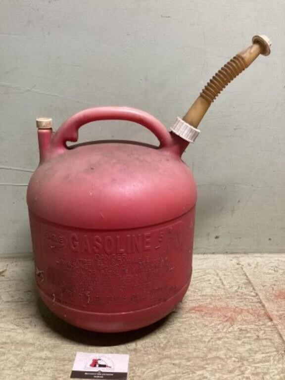 5 gallon gas jugs