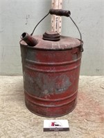 Metal gas can