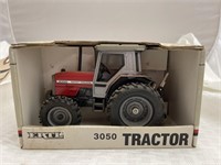 Ertl Die Cast Massey Ferguson Tractor 1:32 Scale