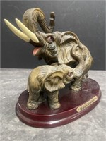 Ruby’s Collection 2 elephants. 7” tall resin