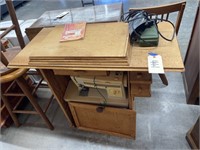 Singer Sewing Machine in Cabinet w/Foot Pedal
