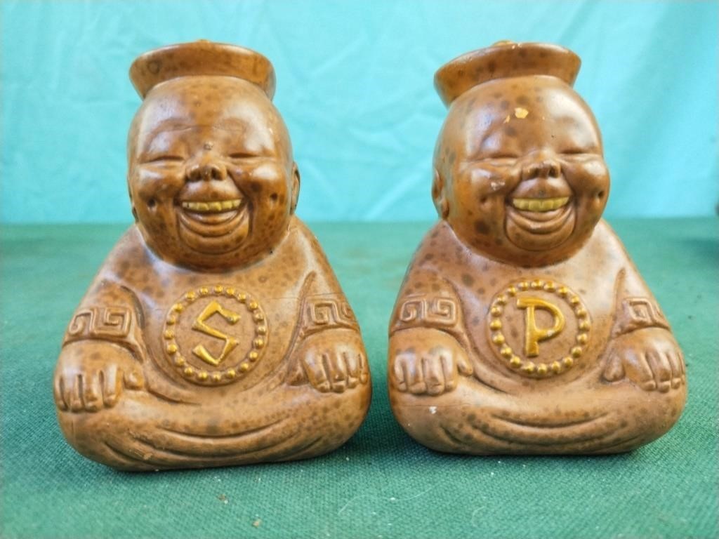 Smiling Buddha salt and pepper set
