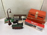 Lionel train car & asst accesories