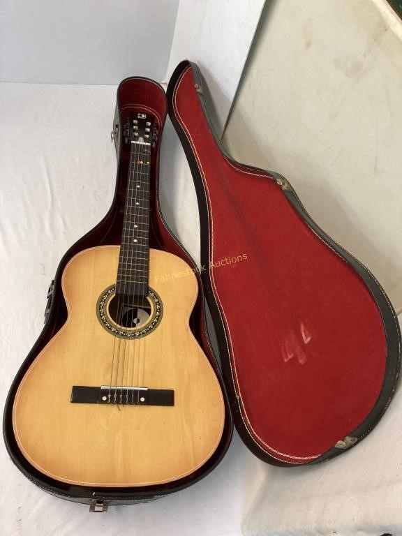 Decca 6 String Accoustic Guitar w/ Case