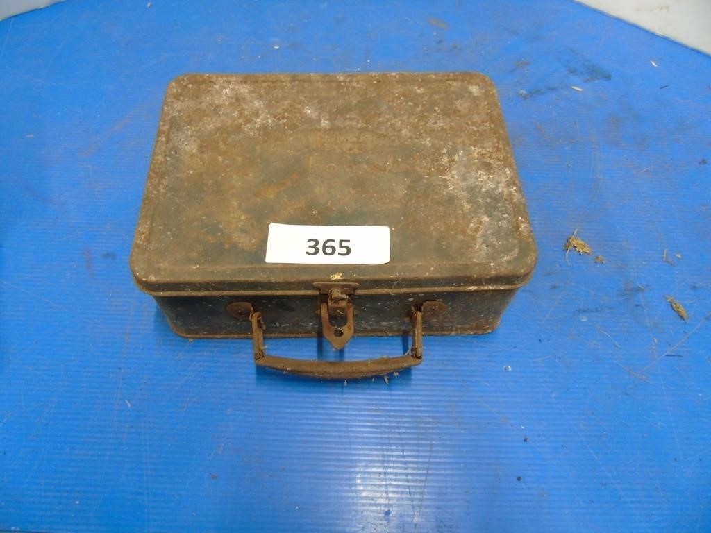 Antique tin Lunch Box 6 1/2 by 8 1/2
