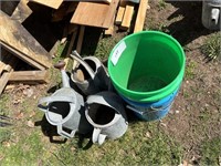 METAL WATERING CANS AND BUCKETS