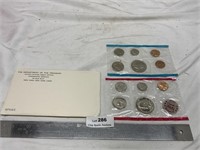 Department of the Treasury 1972 UNC Mint Set