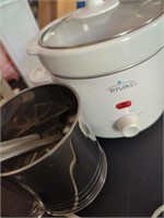Crockpot sifter and more! Rival 2quart approx and