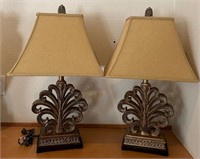 F - LOT OF 2 TABLE LAMPS (U1)