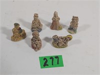 6 Red Rose Figurines