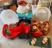 F - LOT OF HOLIDAY WREATHS & DECORATIONS (G140)