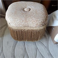 Tasseled cushioned stool  - M