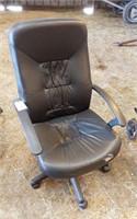 OFFUCE CHAIR ON WHEELS