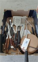 KITCHEN UTENSILS LOT- CONTENTS OF BOX