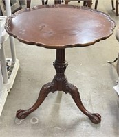 Vintage Imrerial Scalloped Edge Parlor Table