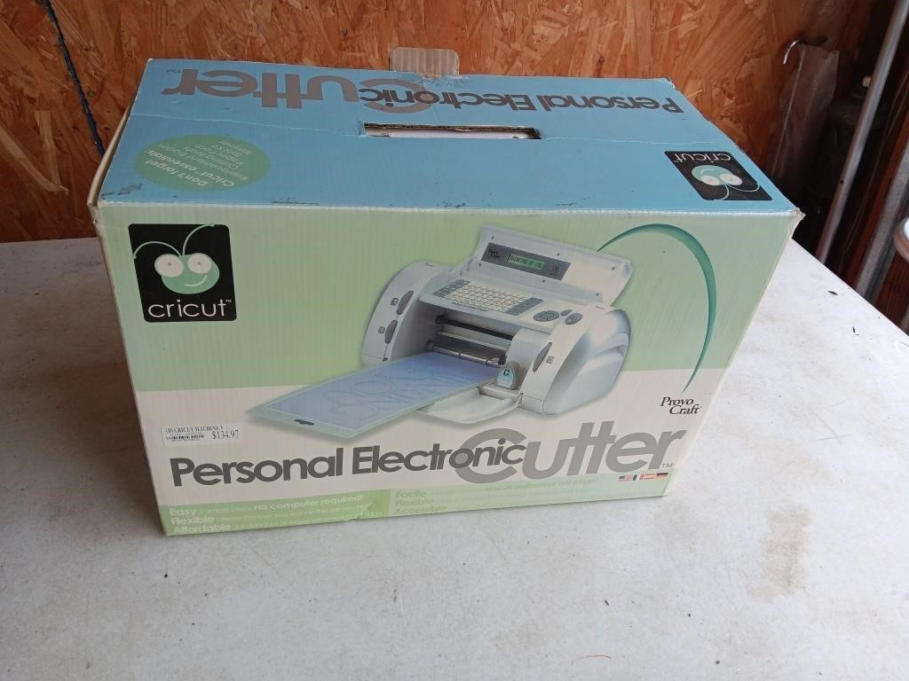 Cricut personal electronic cutter in box used.