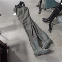 SZ 10 CHEST WADERS