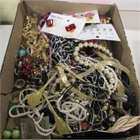 BOX O FASST COSTUME JEWELLERY