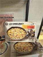 LE CREUSET CAST IRON SKILLET NEW IN BOX BLUE