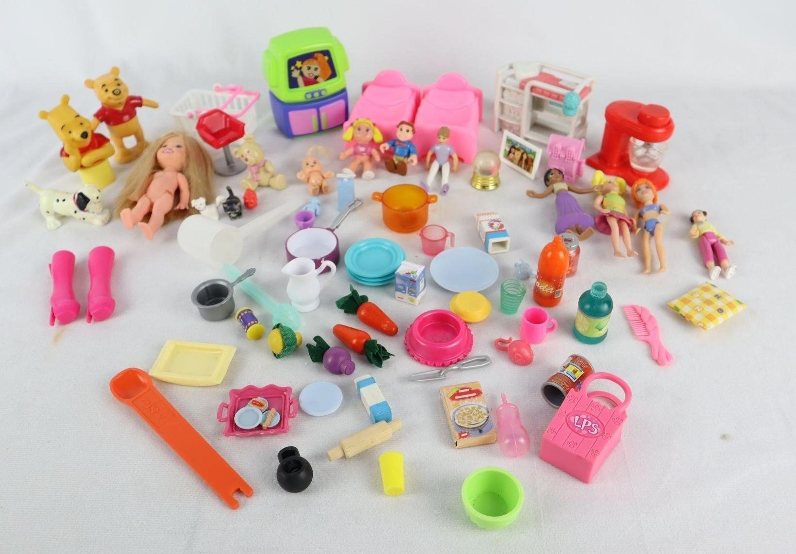 Miniature dolls 7 Furniture and More - Toys