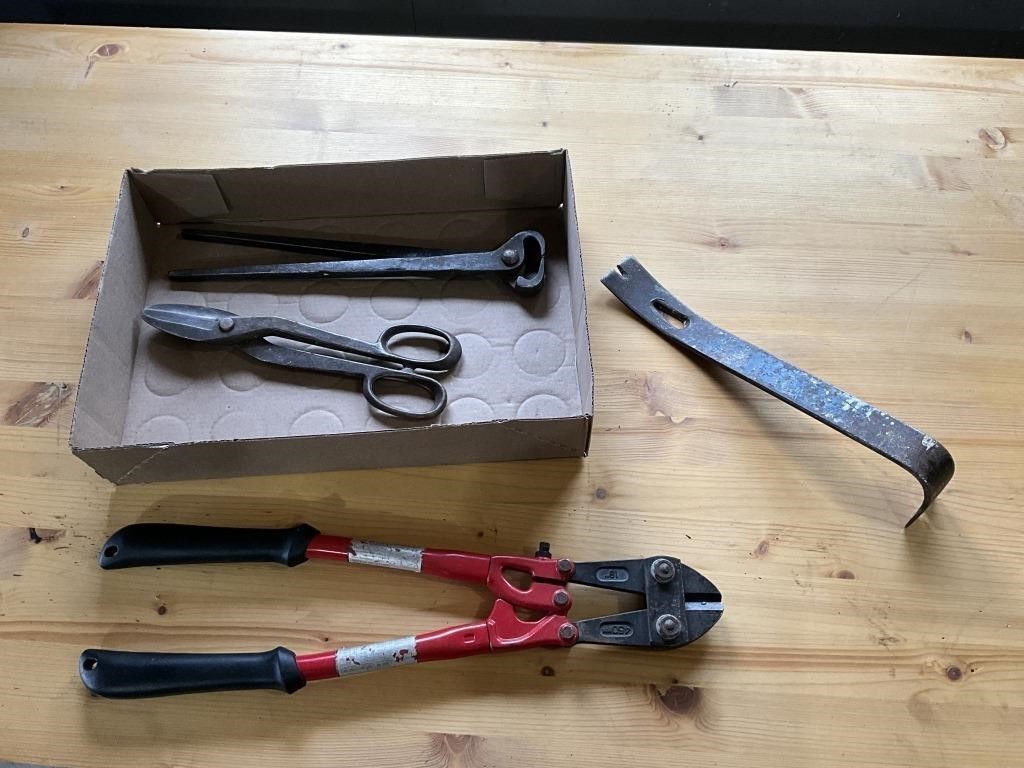 Lot of tools shown