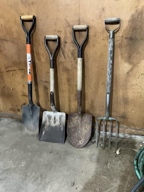 Lot of short handled tools shown