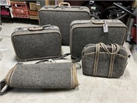 Vintage Skyway luggage set - clean