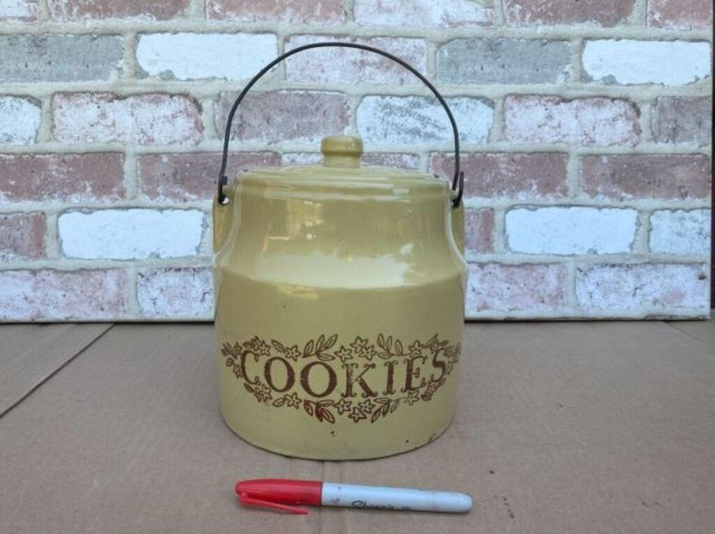 VINTAGE MONMOUTH POTTERY COOKIE JAR