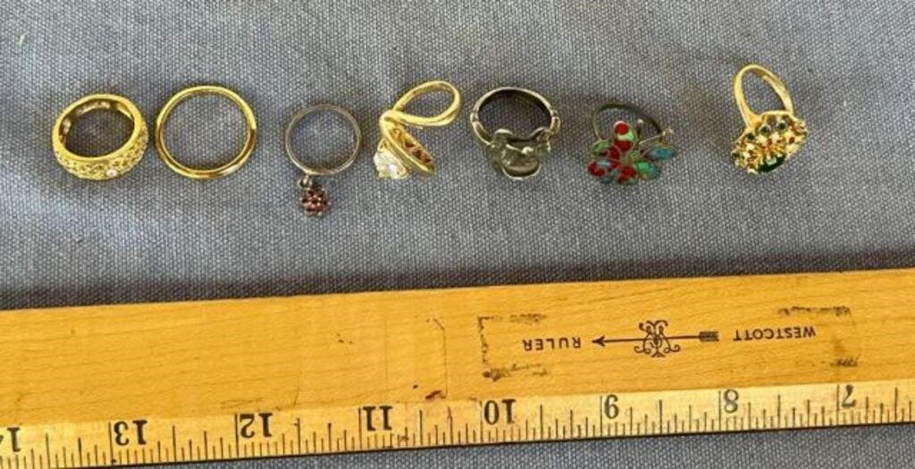 (7 PC) ASSORTED COSTUME RINGS