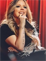 Avril Lavigne signed photo